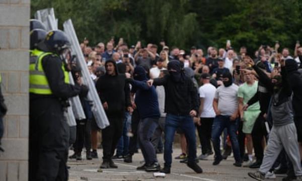 Police clash with far-right rioters outside Holiday Inn Express in Rotherham, South Yorkshire, 4 August 2024.