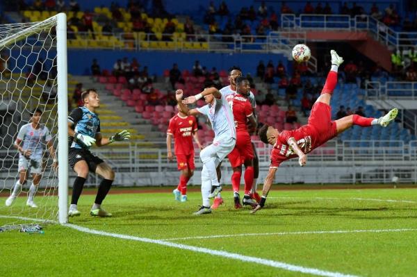 Selangor gun down the Cops, Perak upsets Kedah as Malaysia Cup kicks off with goal feast