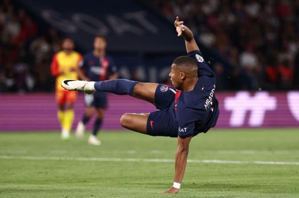 Mbappe dominates on home return as PSG outclass Lens